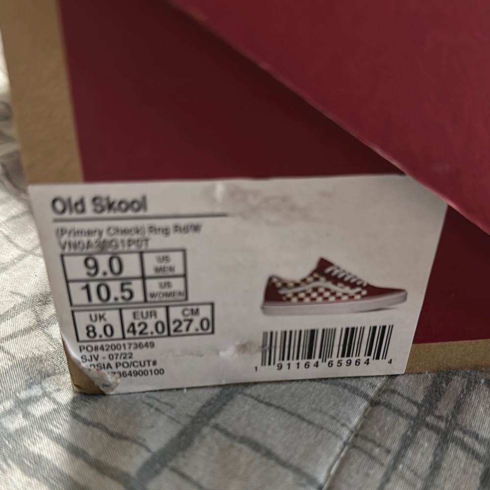 Old Skool Vans red and cream lace up sneakers. Men’s size 9 - Picture 3 of 6